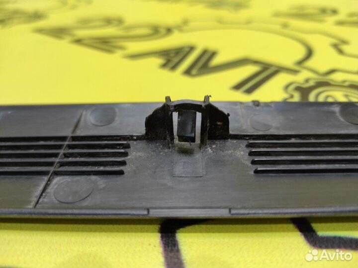 Накладка на порог внешняя передняя правая Toyota