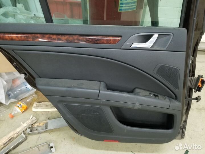 Обшивка задней левой двери Skoda Superb 2