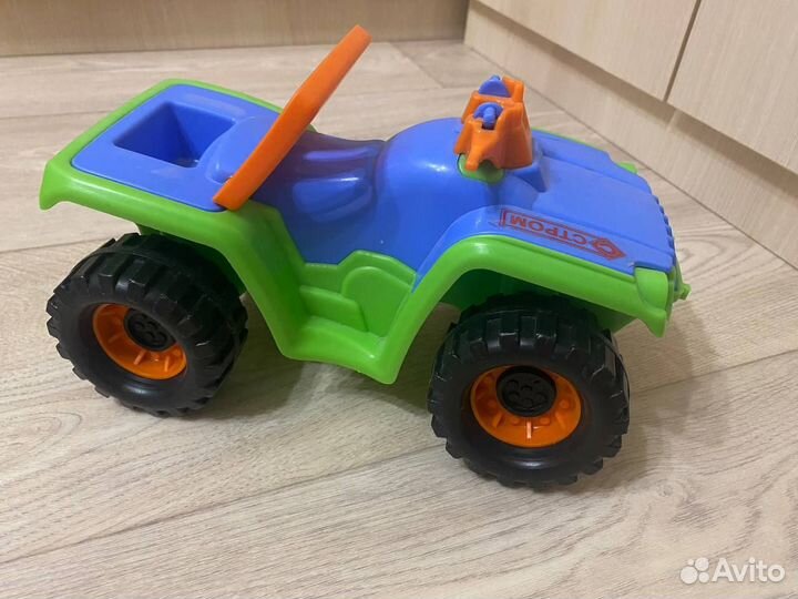 Пожарная машина, трактор с прицепом, квадроцикл