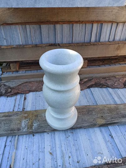 Мраморные вазы