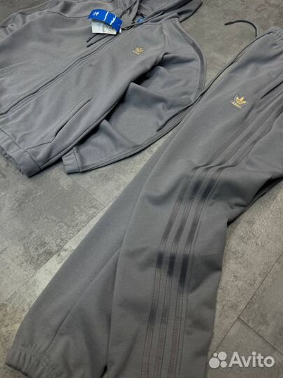 Спортивный костюм adidas