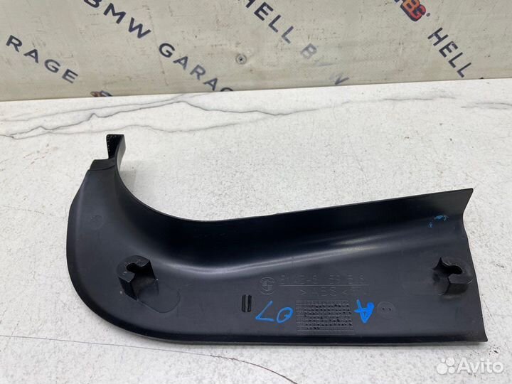 Боковая накладка в ногах пассажира Bmw E39