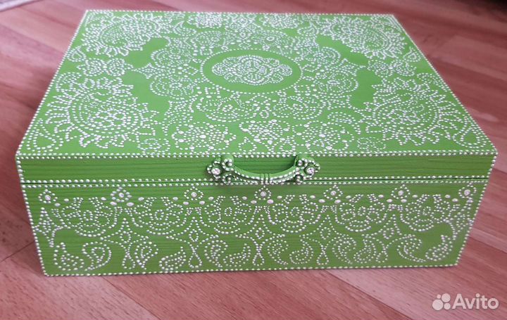 Деревянная шкатулка