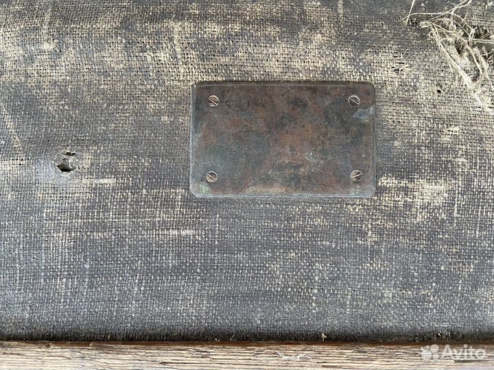 Сундук старинный