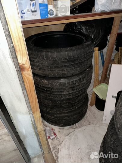 Dunlop SP Sport Maxx GT 235/50 R18 и 235/50 R18