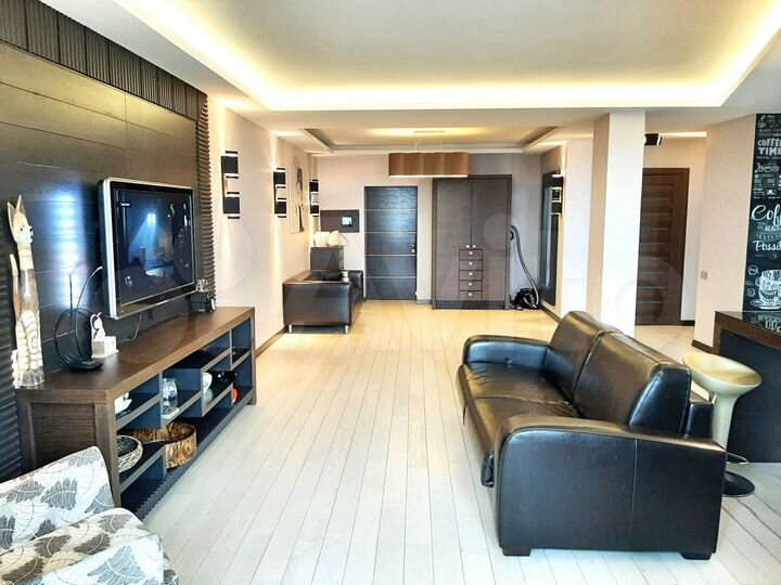 4-к. квартира, 130 м², 21/23 эт.