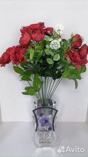 Букет роз с бутонами и добавкой