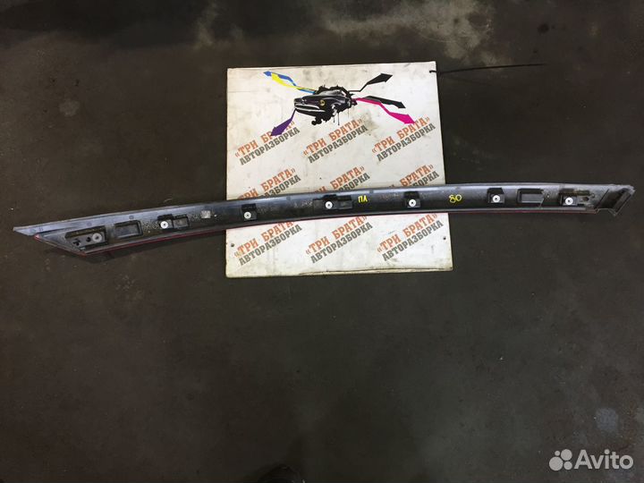 Ситроен С4 Пикассо Молдинг стекла передний левый