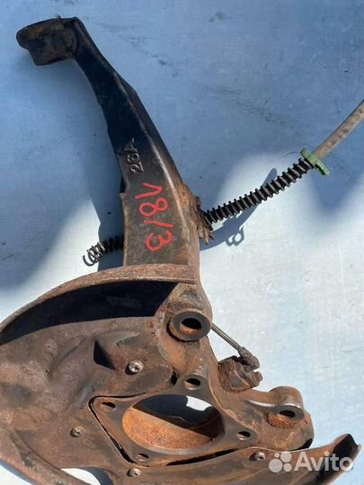 Кулак поворотный передний левый RUB000234