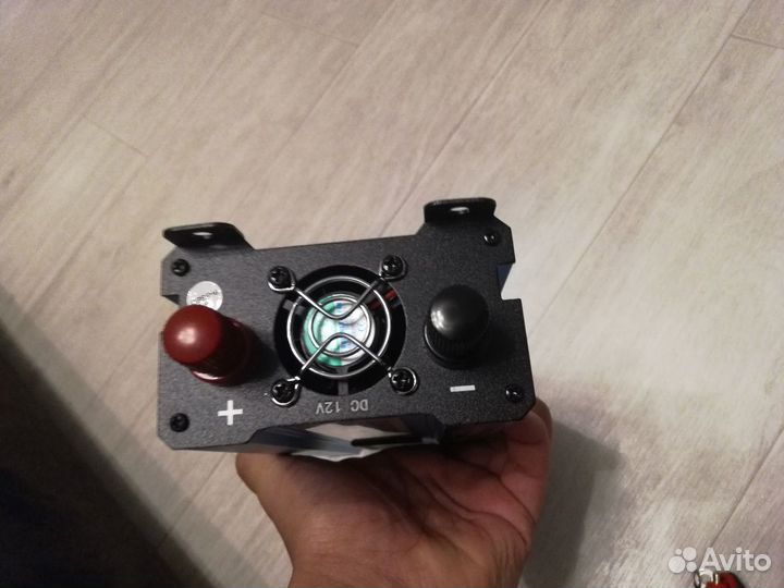 Инвертор преобразователь в машину 12/220Вольт