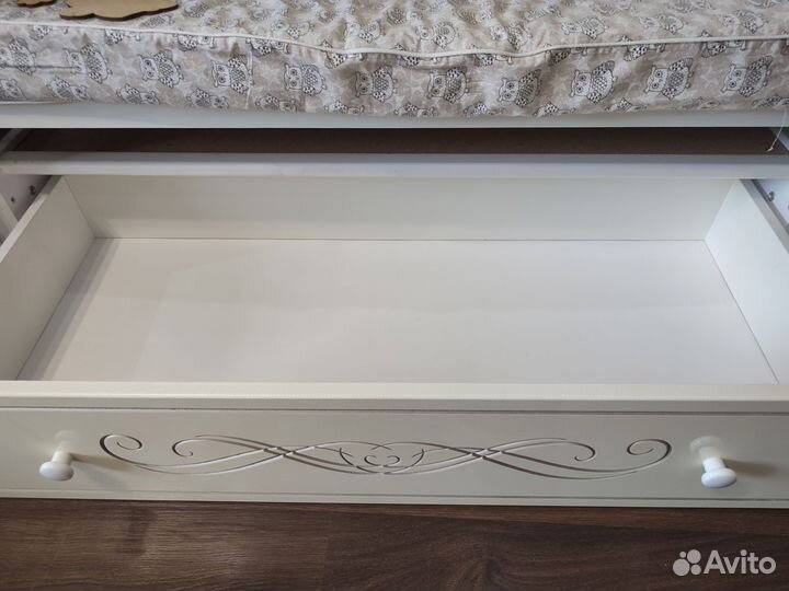 Детская кроватка с пеленальным комодом