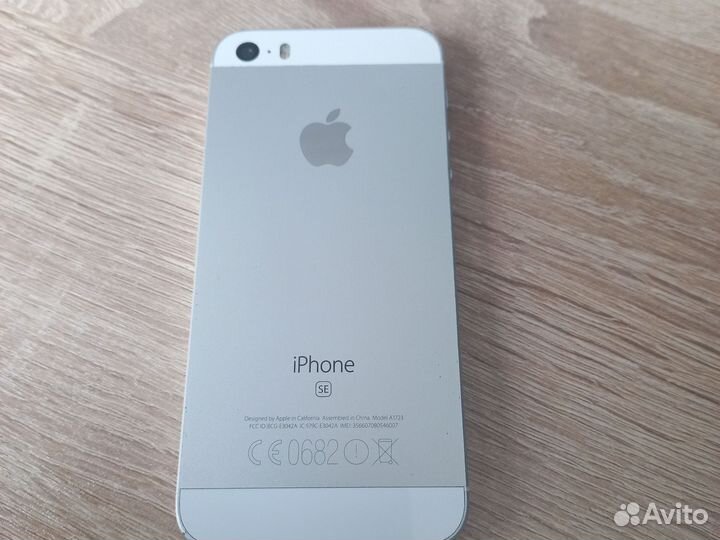 iPhone SE, 32 ГБ
