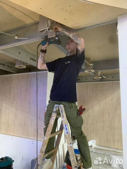 Монтажник декораций