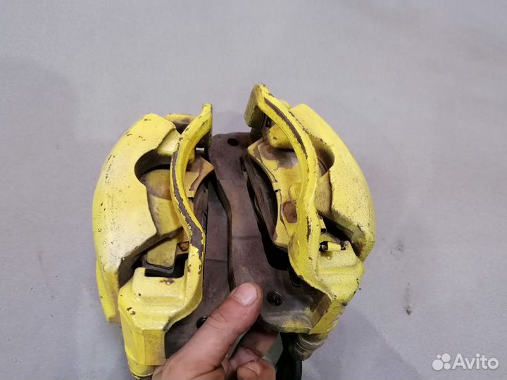 Суппорт тормозной передний Toyota Vista 91