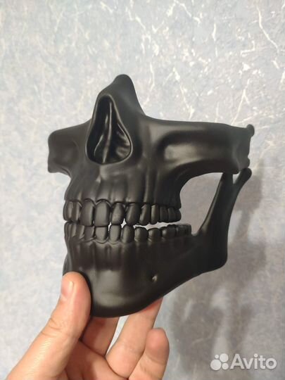 Маска-статуэтка Higgs Death Stranding