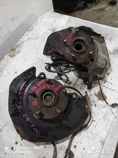 Кулак поворотный передний правый Toyota Camry v40