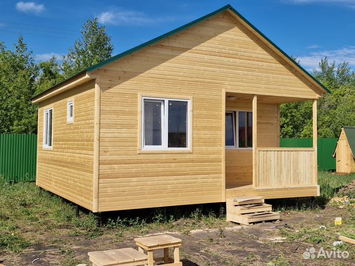 Бригада строителей пристройки кровельные работы