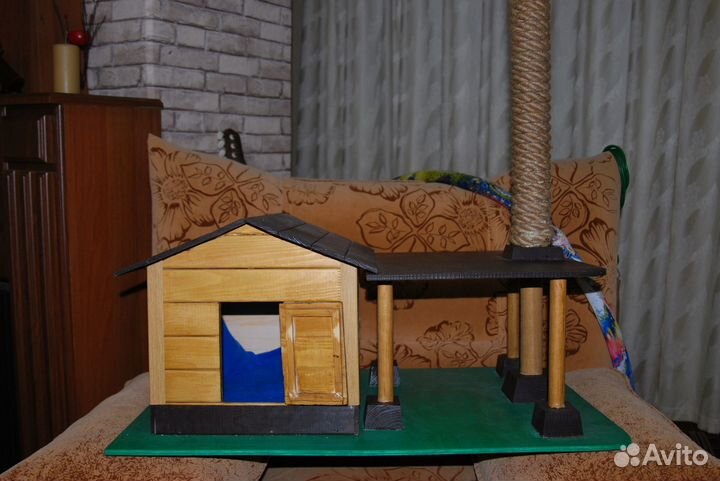 Домик для кота с когтеточкой