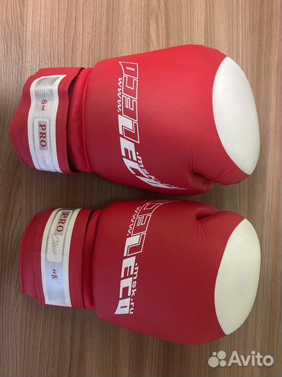 Боксерские перчатки леко
