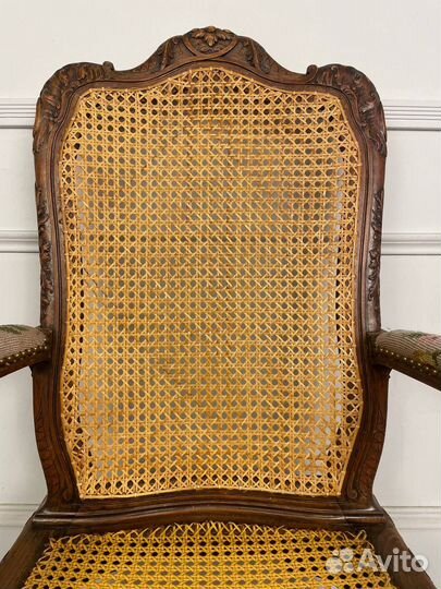 Антикварное кресло с Ротангом