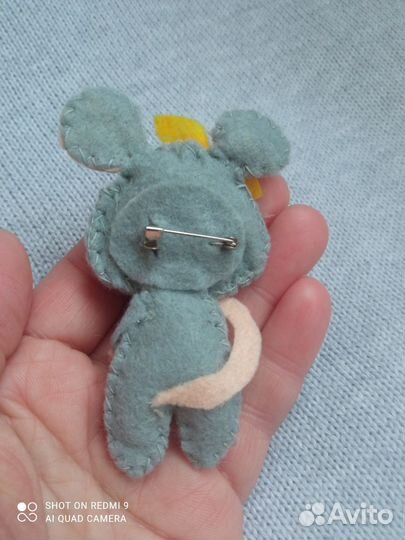 Брошь Значок Новый