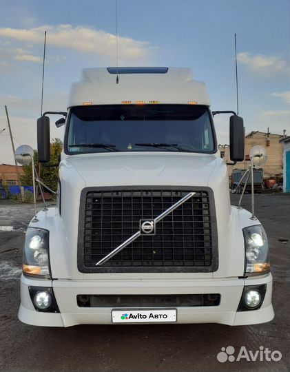 Volvo VNL 780 с полуприцепом, 2008