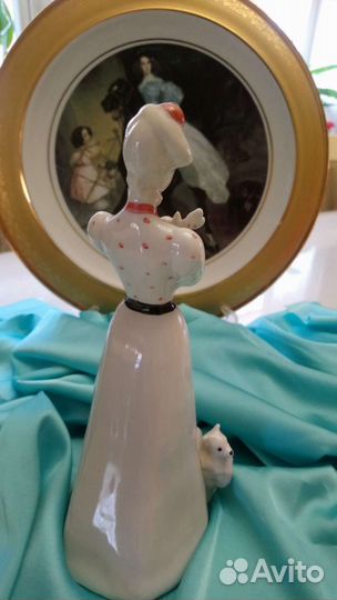 Статуэтки дама С собачкой, девочка В платочке