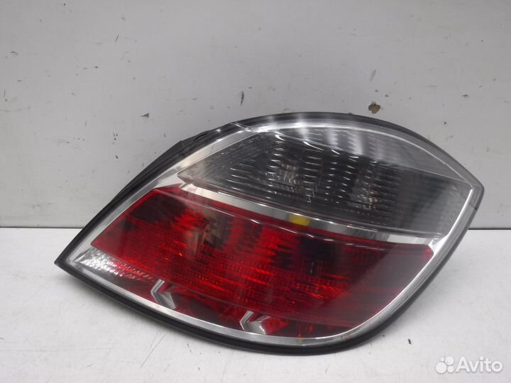 Фонарь задний правый Opel Astra H 2004