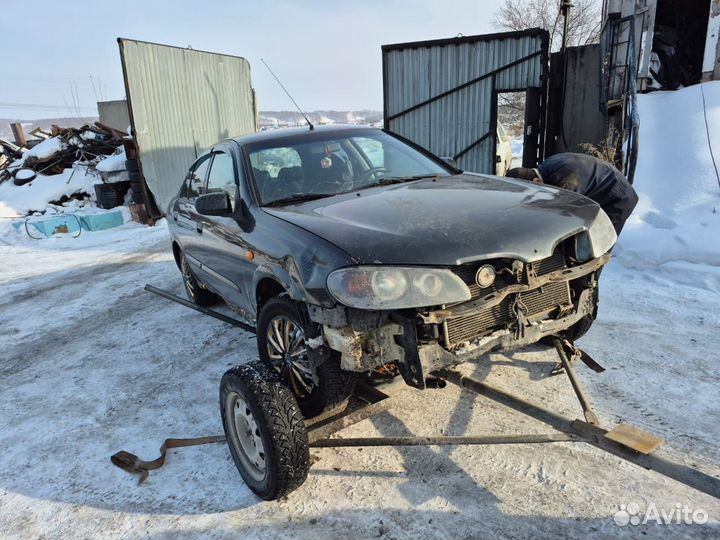Nissan Almera 1.5 МТ, 2005, битый, 200 000 км