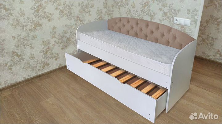 Кровать для малыша мягк спинка лдсп трансформер