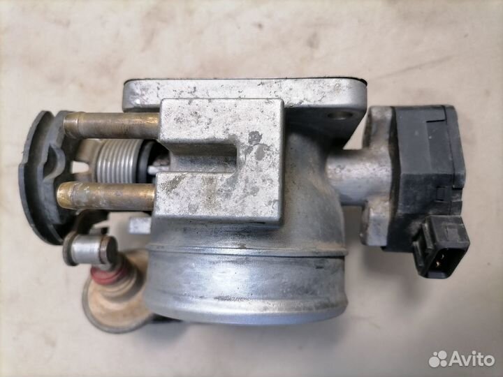 Дроссельная заслонка Volkswagen Passat B4 1994-96