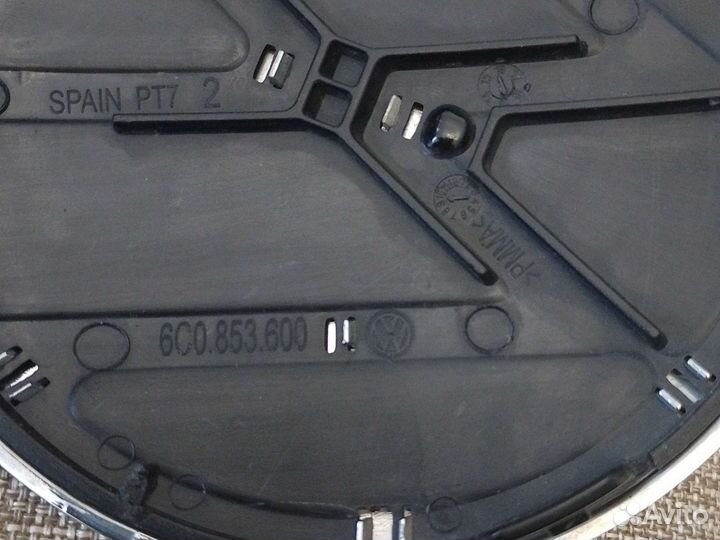 Оригинальная эмблема решетки радиатора поло 5