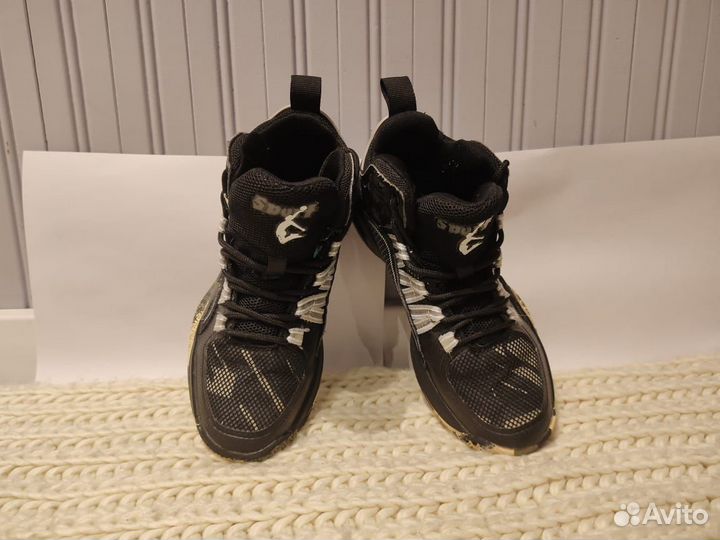 Баскетбольные кроссовки ноунейм