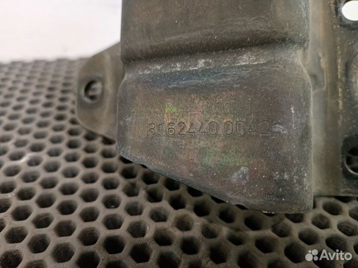 Кронштейн петли капота Man Tgx