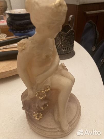 Статуэтка девушки литье