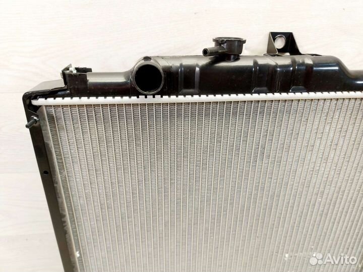 Радиатор охлаждения Mitsubishi L300/Delica