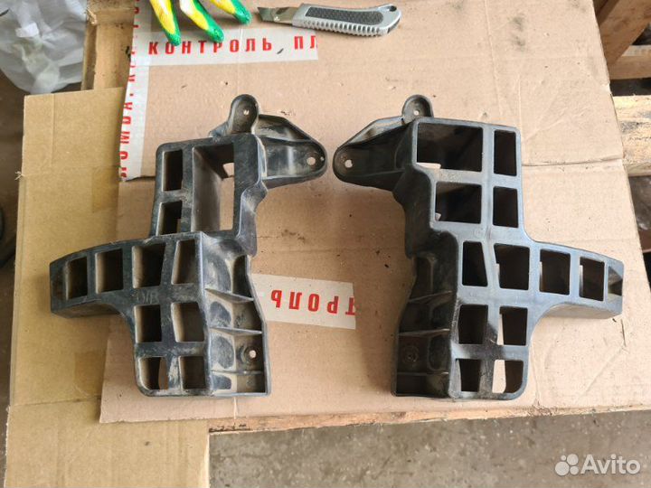 Крепление бампера Renault Sandero 2011