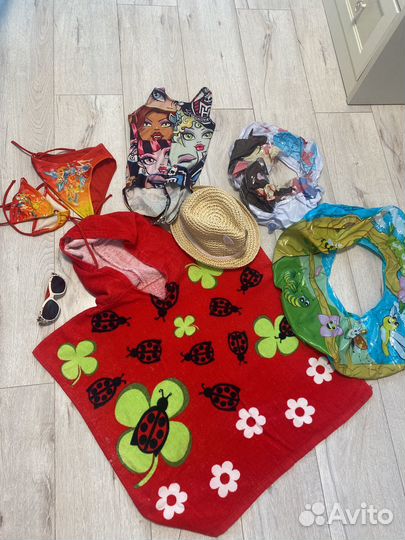 Купальники, круг надувной, очки и др