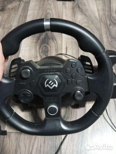 Игровой руль с педалями