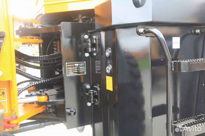 Фронтальный погрузчик Lonking CDM853, 2023