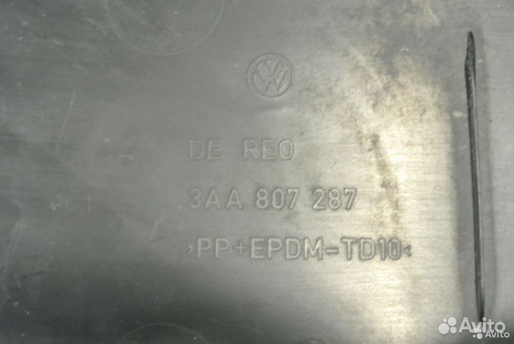 Площадка номерного знака - Volkswagen Passat B7