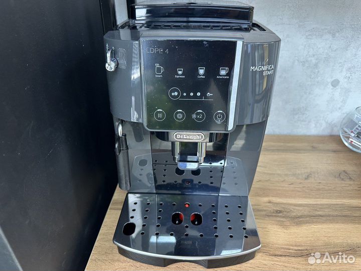 Кофемашина автоматическая Delonghi ecam220.22.GB