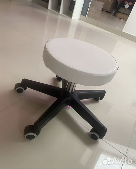 Стул для мастера педикюра