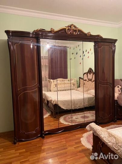 Спальный гарнитур