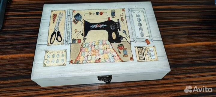 Шкатулка для рукоделия,ниток и иголок