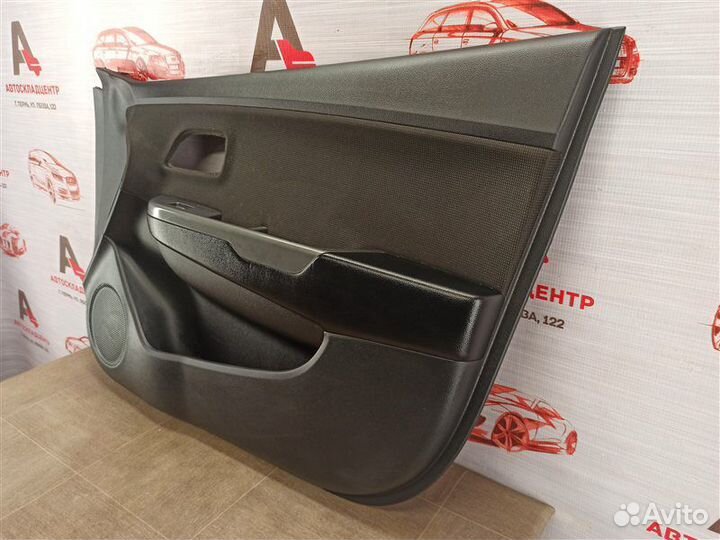 Обшивка двери передней правой Kia Rio (2011-2017)