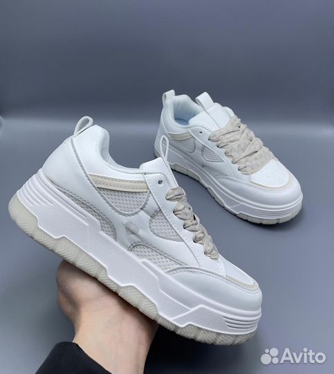 Кроссовки женские