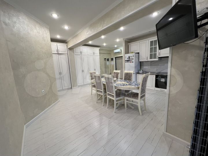 2-к. квартира, 70 м², 10/15 эт.