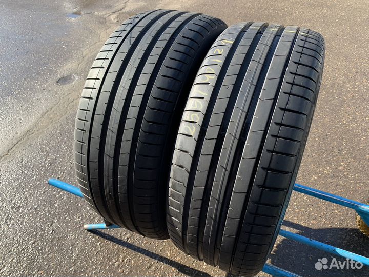 Pirelli P Zero PZ4 255/40 R21 102Y