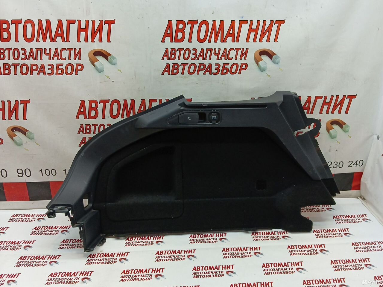 Обшивка багажника левая Zeekr 001